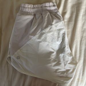 Dual Toned Lululemon Tracker Shorts 4”
